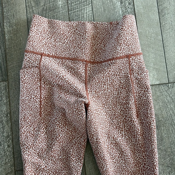 Athleta Salutation Stash Pocket Textured 7/8 High-Rise Orange Leggings Small - Picture 2 of 7